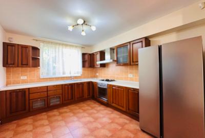 Casă cu 5 camere cu Garaj în Central - 6