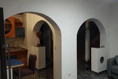 Persoana fizica inchiriez pe termen lung (minim 2 ani) apart. 3 camere decomandate - 5