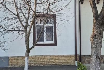 Proprietar, vând apartament la curte comuna  în Grădiște - 4