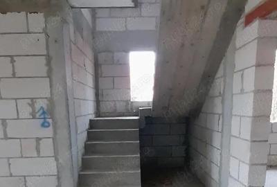 Casă cu Teren 403 Mp în Central