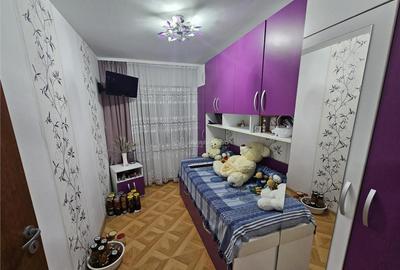 Apartament cu 3 camere semidecomandat în Micro II - 16