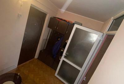 De vanzare ! Persoana fizica vand apartament 2 camere , zona micro 39 b - 1