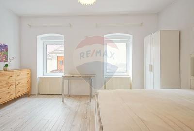 Apartament cu 3 camere semidecomandat, mobilat în Schei - 2