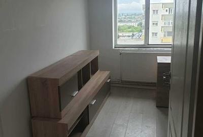 Apartament cu 4 camere decomandat în Micro 16