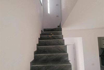 Casă cu Teren 200 Mp în Central