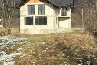 Casă cu 2 camere cu Teren 2460 Mp în Central - 2