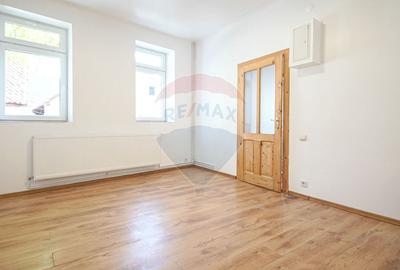 Comision 0% Casa singur in curte cartier Schei - 6
