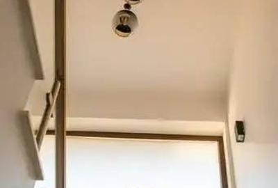 Casă cu 5 camere cu Canalizare în Central - 1