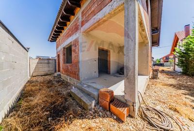 Casa / Vila de vanzare la rosu Livada - 3