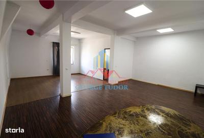 Spațiu comercial, de 60 mp, în Runcu