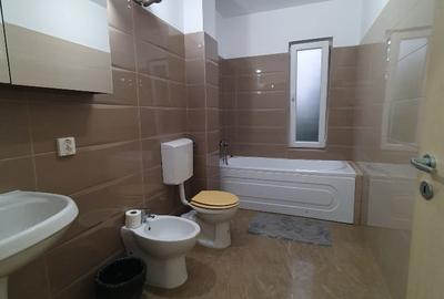 Inchiriez apartament 3 camere - 8