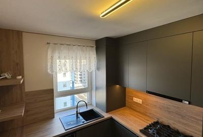 Apartament cu 3 camere decomandat în Tractorul - 1