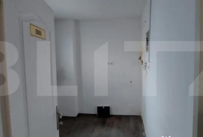 Spațiu comercial, de 71 mp, în Central - 4