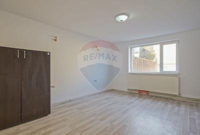 Casă cu 10 camere cu Teren 340 Mp în Florilor - 7