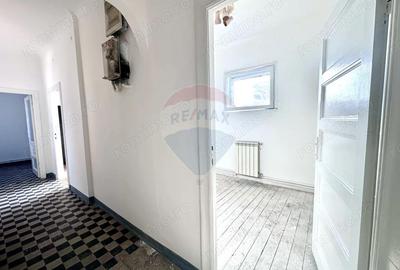 Apartament cu 4 camere decomandat în Central - 8