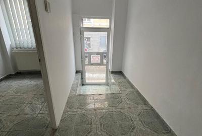 3 Spatii comerciale si un apartament la mansarda central - 5