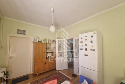 Casă cu 4 camere cu Teren 693 Mp în Central