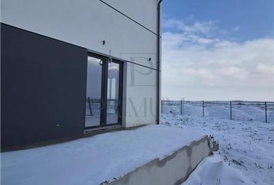 Duplex cu 5 camere cu Canalizare în Moșnița Nouă - 2