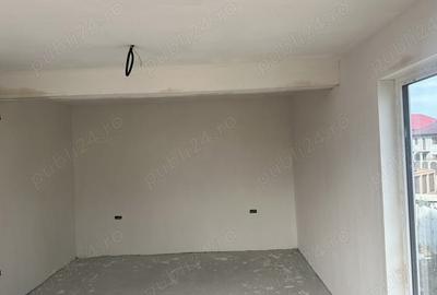 Casă cu 5 camere cu Teren 404 Mp în Km 5 - 5