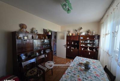 Apartament cu 3 camere decomandat în Alexandru cel Bun