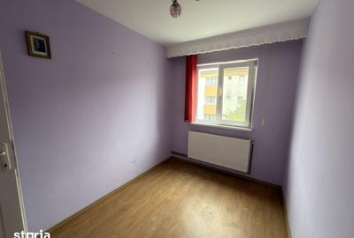 Apartament cu 3 camere semidecomandat în Traian - 2