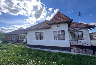 Casă cu 2 camere cu Teren 416 Mp în Luna - 8