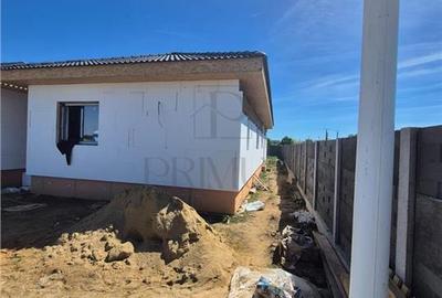 Duplex cu 4 camere cu Canalizare în Moșnița Nouă - 6