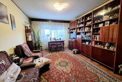 Casa de Cultura -  2 camere decomandate , etaj 1 - 16