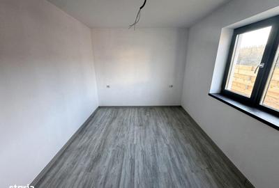 Casă cu 3 camere cu Teren 420 Mp în Tomești - 11