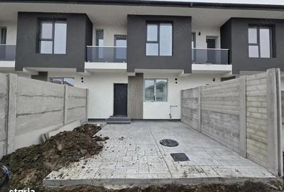 Casă cu 3 camere cu Canalizare în Central