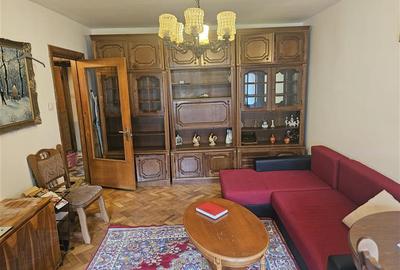 Apartament cu 3 camere decomandat, mobilat în Micro IV - 23