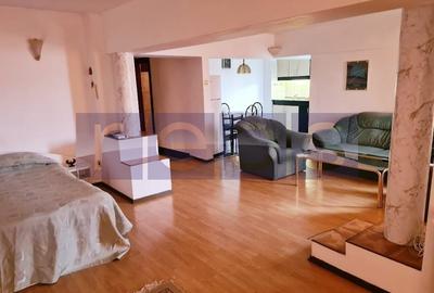 Apartament cu 2 camere semidecomandat, mobilat în Decebal