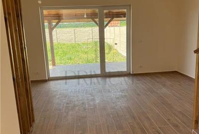 Duplex cu 4 camere cu Teren 300 Mp în Moșnița Veche - 2