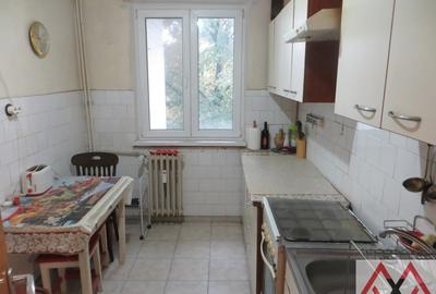 Titan, metrou Nic. Grigorescu, parc IOR, bloc turn - 1