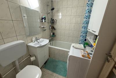 Apartament cu 2 camere semidecomandat, mobilat în 1 Mai - 10