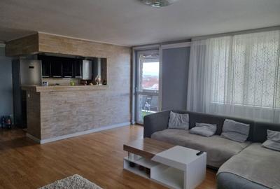 Apartament cu 3 camere decomandat în Central - 2