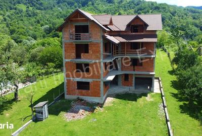 Casă cu Teren 1183 Mp în Corbeni - 14