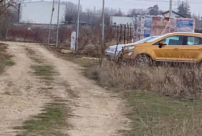 Teren de 1037 mp, în Olteni - 5