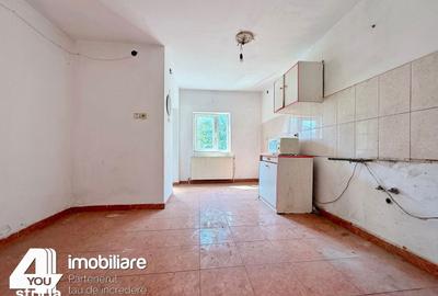 Casă cu 3 camere cu Teren 2114 Mp în Central - 11