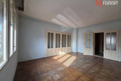 Casă individuală cu 7 camere cu Canalizare în UTA - 5