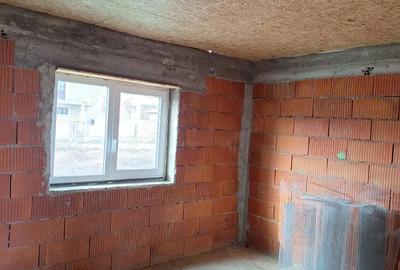 Casă cu 4 camere cu Teren 478 Mp în Central