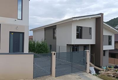 Duplex cu 4 camere cu Canalizare în Florești - 1