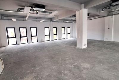 Spațiu comercial, de 100 mp, în Central - 3