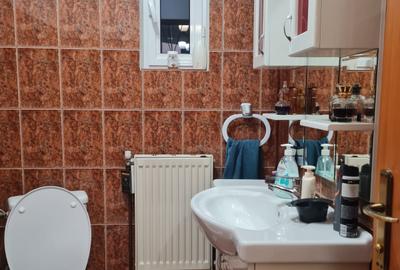 Casă cu 7 camere cu Canalizare în Apărătorii Patriei - 8