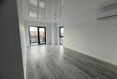 Apartament cu 7 camere decomandat în Nicolina - 9