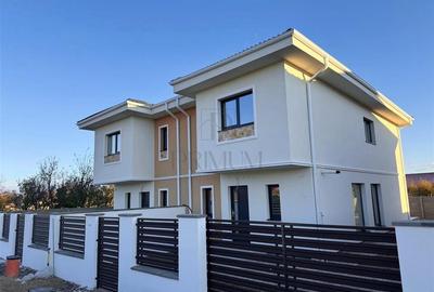 Duplex cu 4 camere cu Canalizare în Moșnița Veche - 1