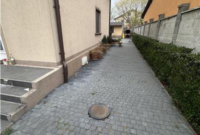 Casă cu 3 camere cu Canalizare în Ghiroda - 1