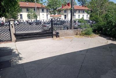 O proprietate versatilă cu potențial vast în Zona Medicală/Centru Educational - 2