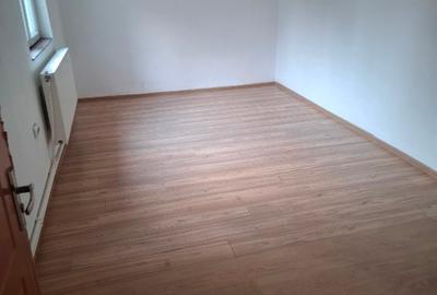 Casa4 camere Colentina  900 euro - 3