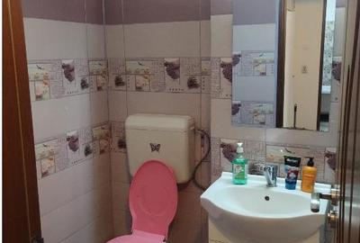 Apartament cu 3 camere decomandat, mobilat în Tractorul - 12